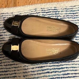 Ferragamo black patent rufina flat size 9.5